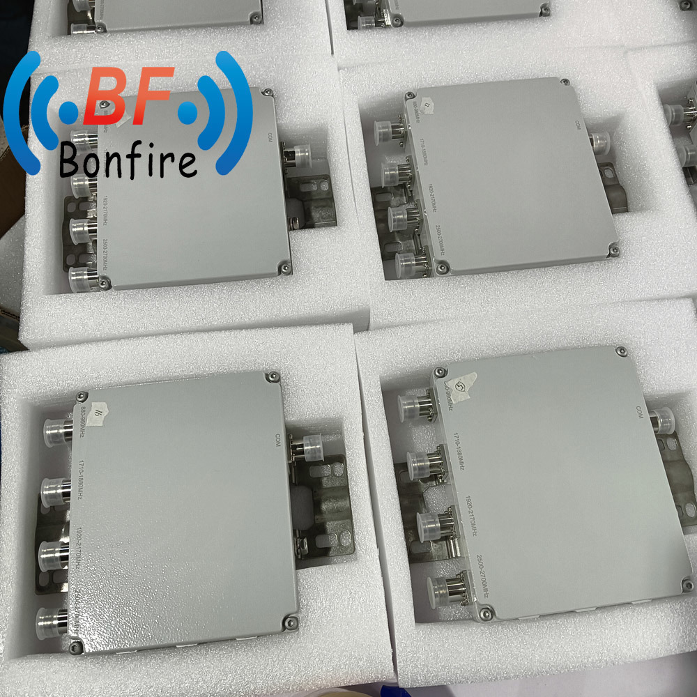 1710-2700MHz 4 Port 4.3-10 Female Low Pim RF Quad-Band Combiner RF Quadplexer