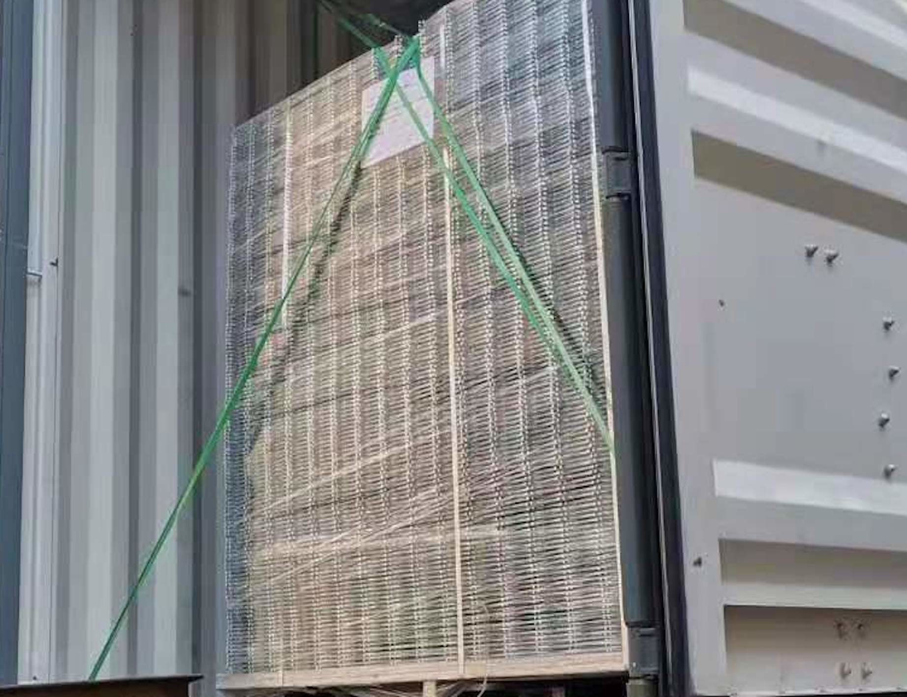 30m Roll Low Carbon Steel Wire Mesh PVC Welded Wire Mesh