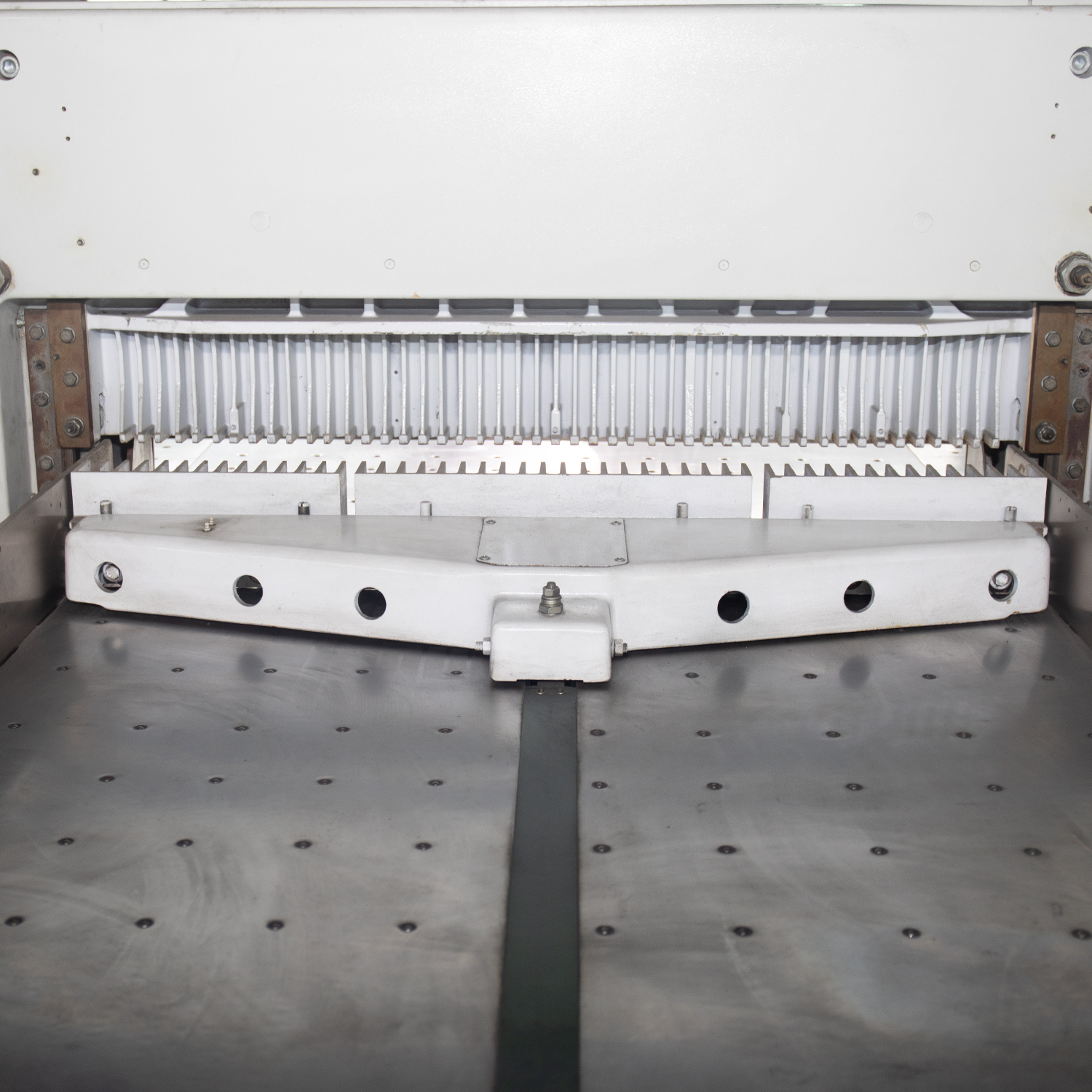 Cutting Function 4000 KG Heavy Duty Cutter Machine for Cardboard Paper by Professional
