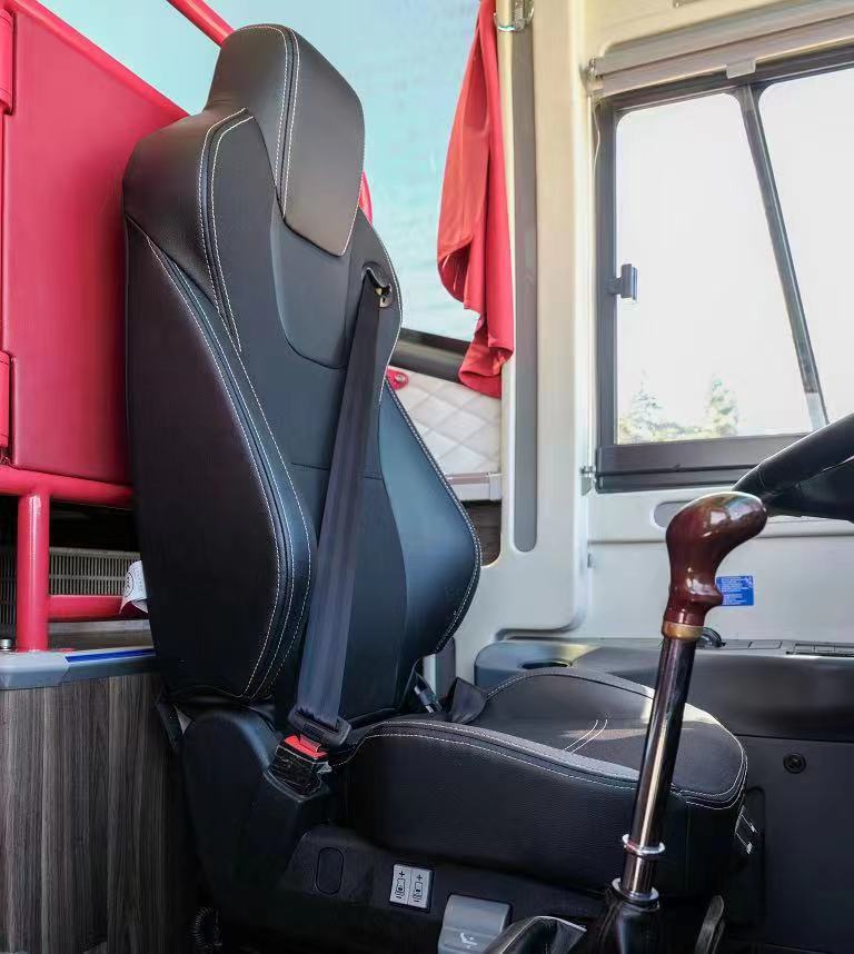 Weichai Engine Capacity 4-6L 65 Seater Passenger Bus for Passenger Experience