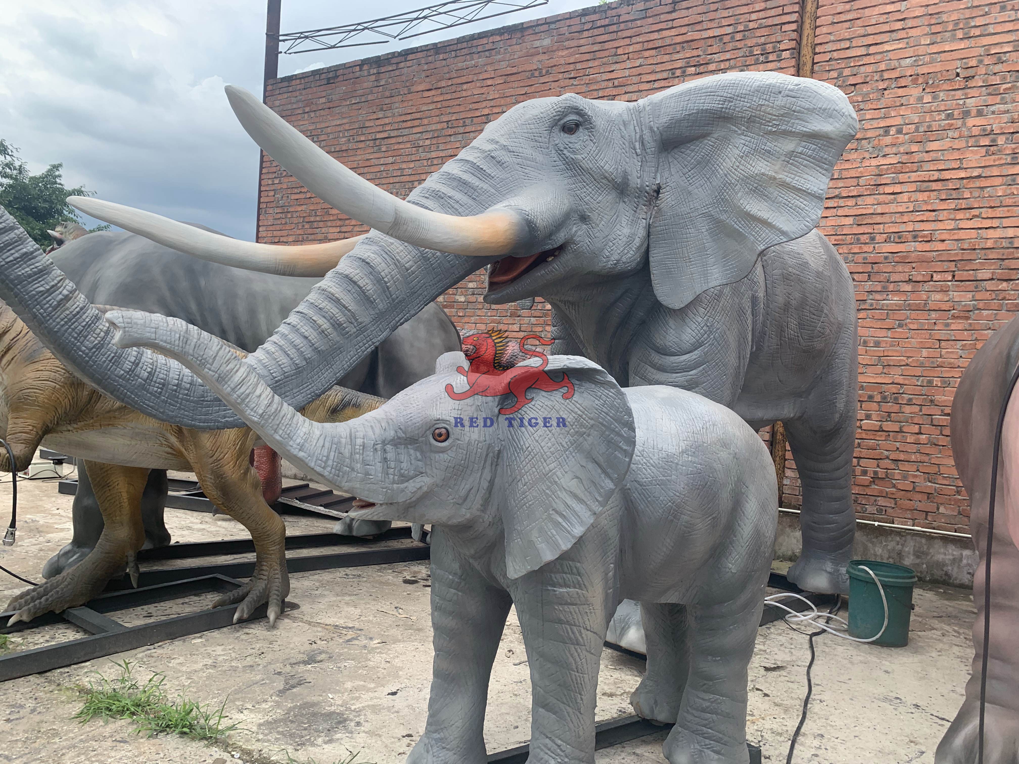 Theme Park Realistic Animatronic Animals Life Size Elephant Customized