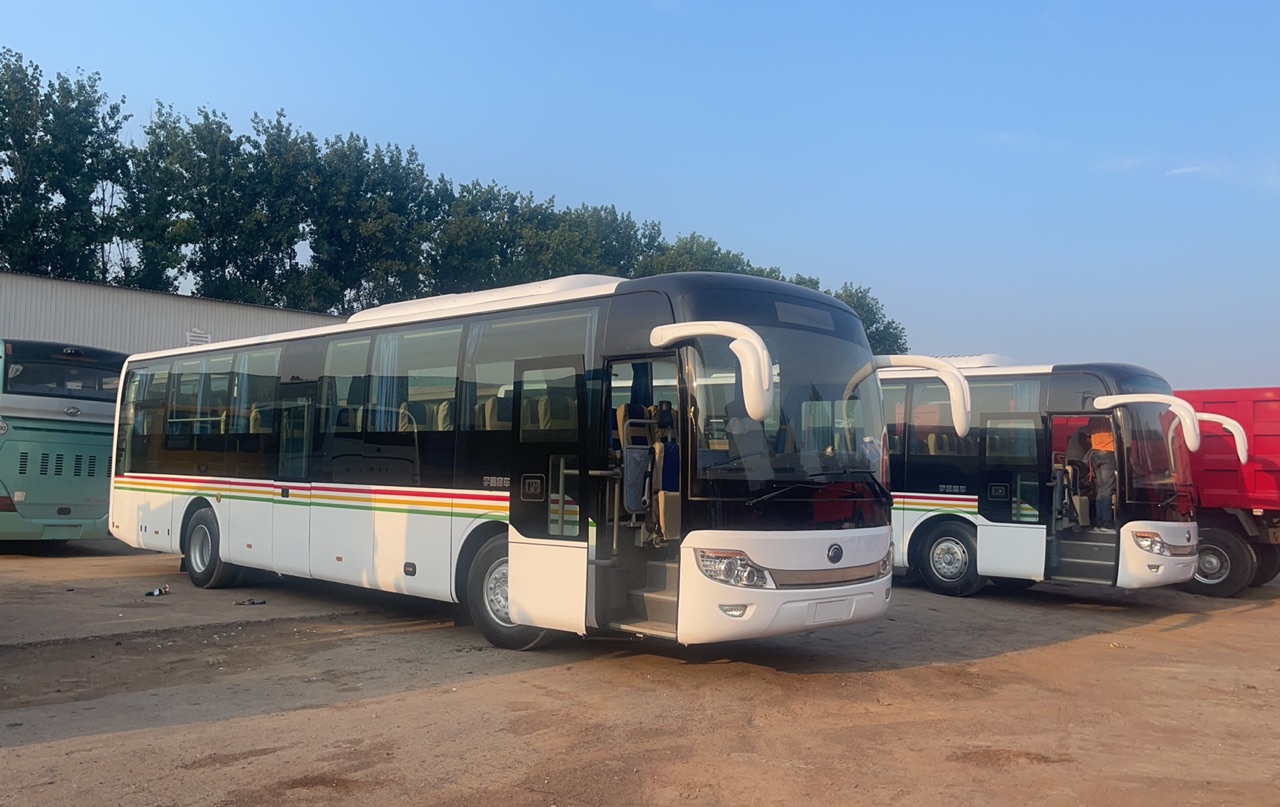 62 Seats Front Engine Refurbished Diesel Coach Bus in South Africa Passenger Bus Style