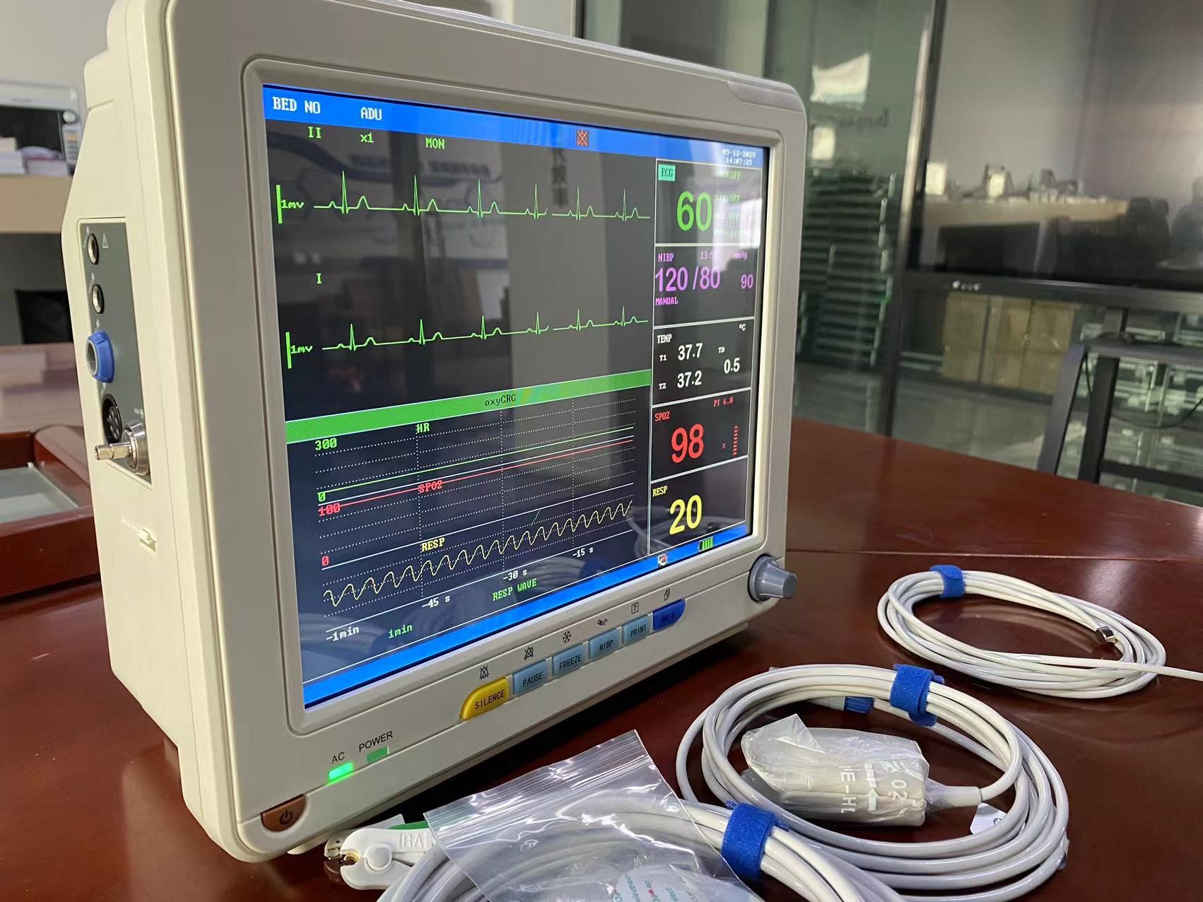 High Accuracy Portable Multi Parameter Patient Monitor With 12.1 Inch TFT LCD Screen