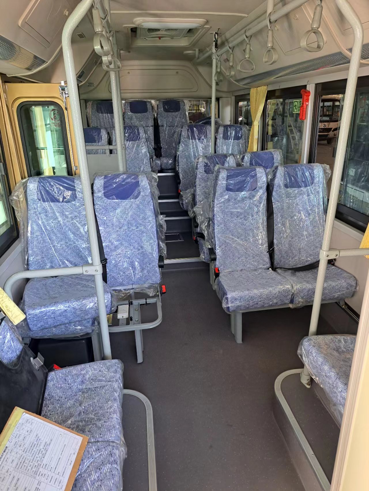 32 Seat Diesel Fuel Coach Bus With Automatic Transmission And Euro 3 Emission Standard