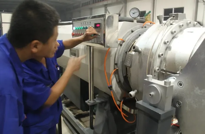 Durable HDPE Pipe Extrusion Line with Single Screw Extruder and Vacuum Calibration for 20-2200mm Pipe Range