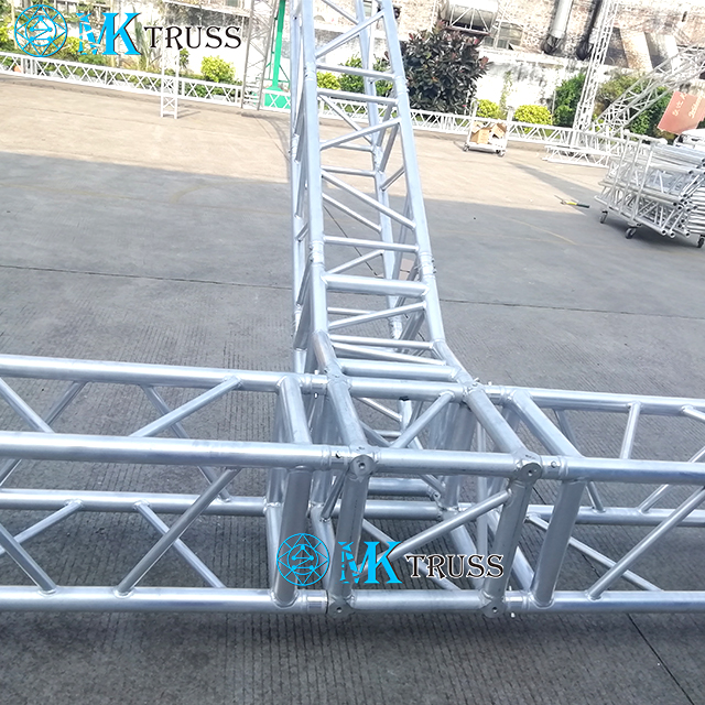 Aluminum 5-Sided Spigot Trussing Corner Box for Customizable Square Truss Connection