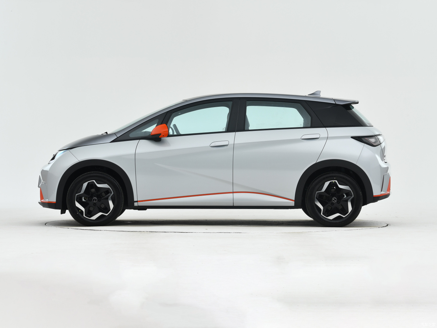 High-speed electric hatchback BYD Dolphin left direction disk large space five door five seat new car with a range of 405 km