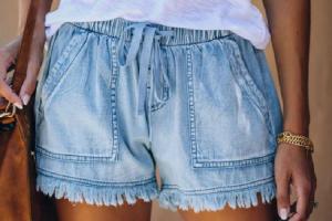 Wholesale Light Wash Short Pants Cotton Women'S Denim Shorts With Fray Hem from china suppliers