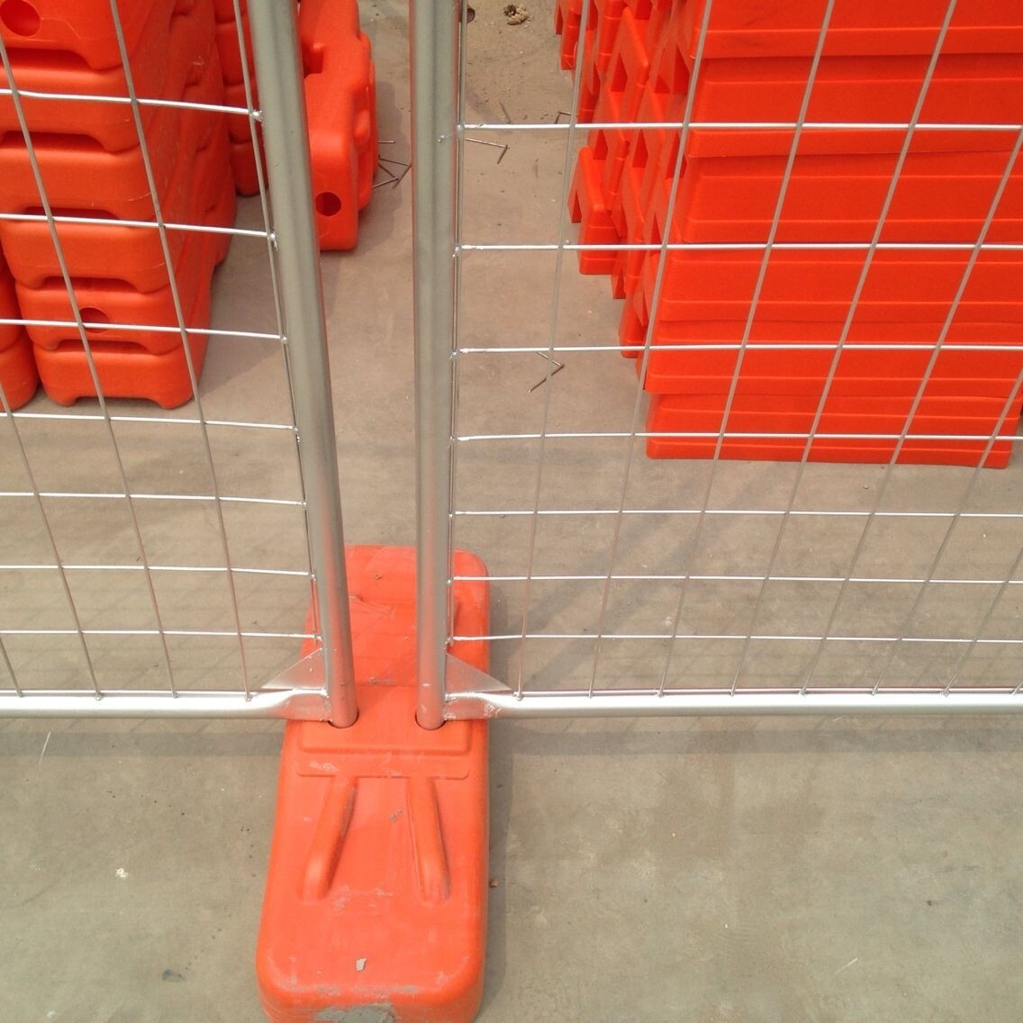 Hot Dipped Galvanized Temporary Fence AS4687-2007 Standard 42 microns Zinc thick 2.1m height and 2.4m width