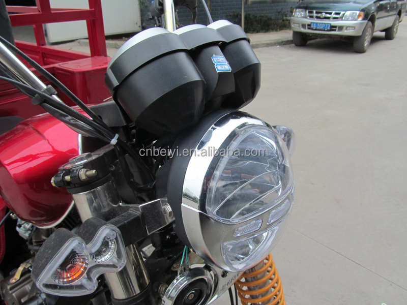 Cool Type Red 200cc Auto Rickshaw with 1000kgs Loading Capacity Top Choice in India