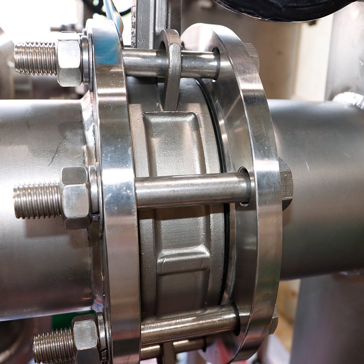 62 KG Weight Enhancing Cutting Fluid Performance through Debris Filtration