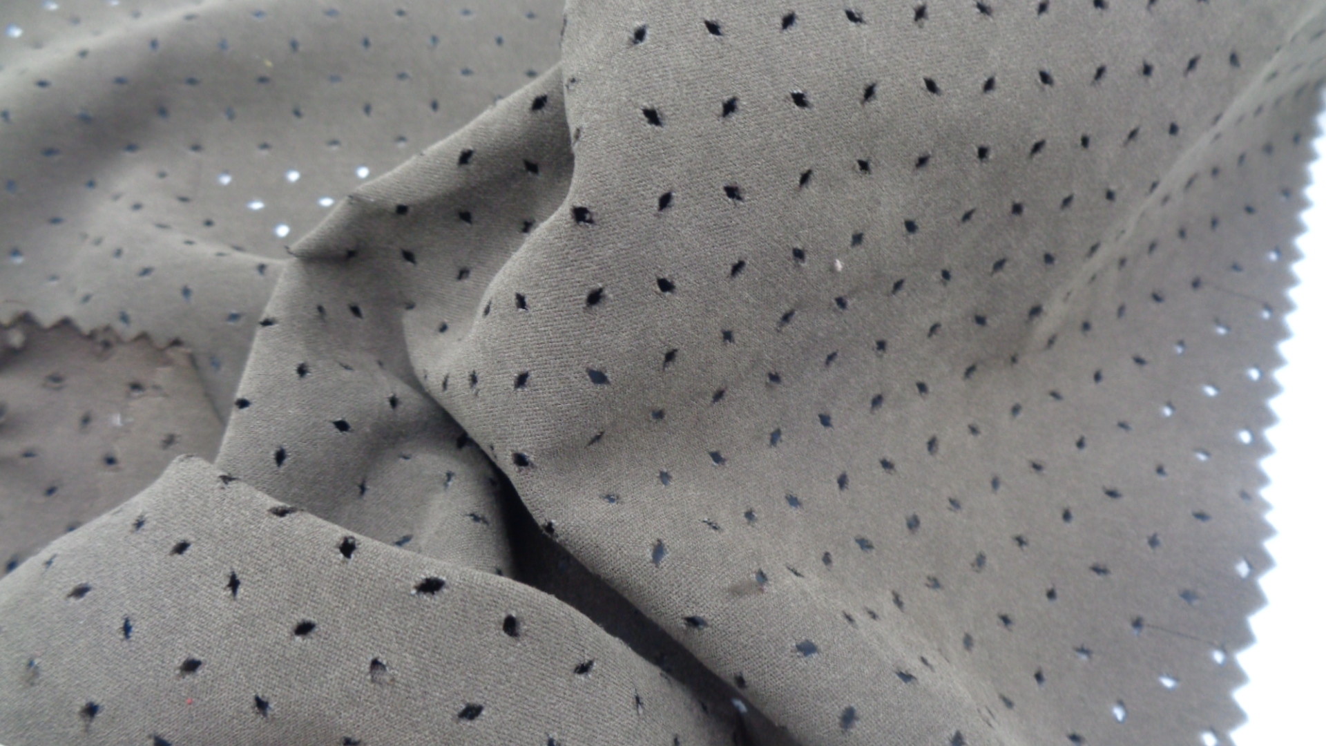 Sports Dot Woven Dyed Twill 140G Punched Clothing Fabric 150Cm 100% Polyester