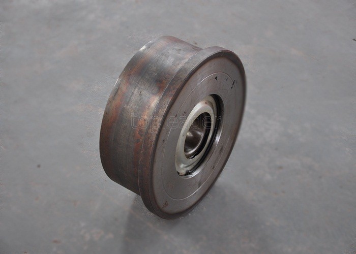 Whosesale factory price crane parts forged railway wheel with shaft