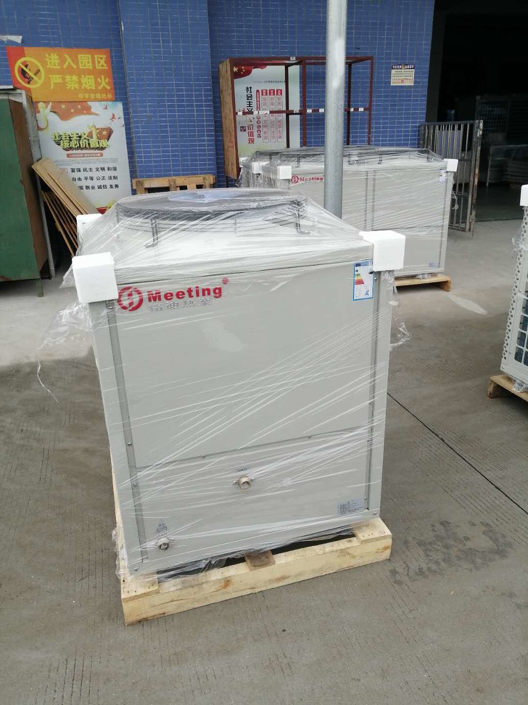 R744 Compressor Swimming Pool Air Cooled Chiller Heat Pump With Outlet Water Temperature Of 7 Degree Centigrade