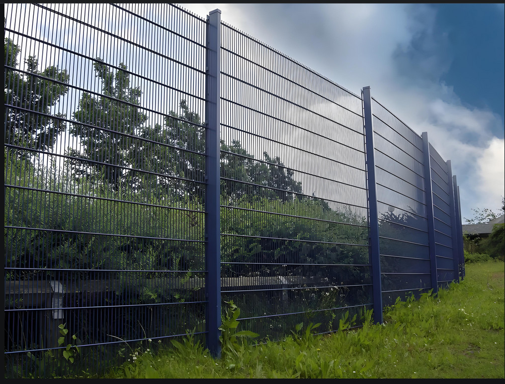 Customizable Metal Security Wall Fence , Outdoor Decoration Metal Garden Privacy Panels