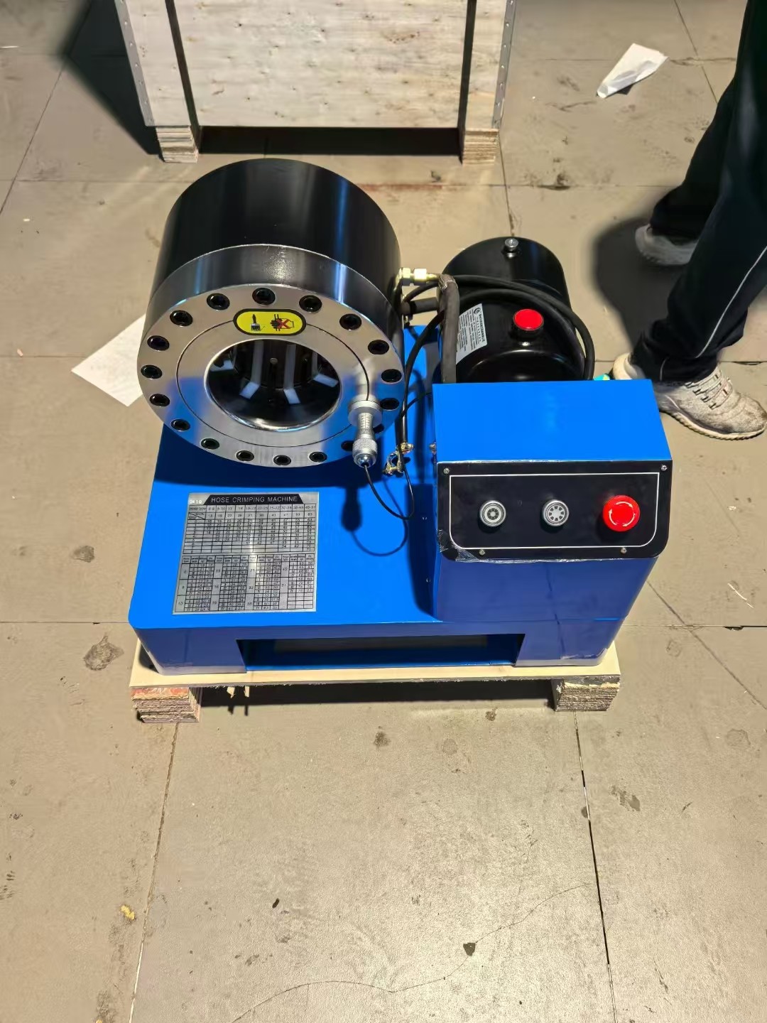1 Inch 7 Dies 1-4 Layer Hose Hydraulic Crimping Machine / Hose Crimping Machine High Pressure 6-25mm With Blue Color 12v/24V