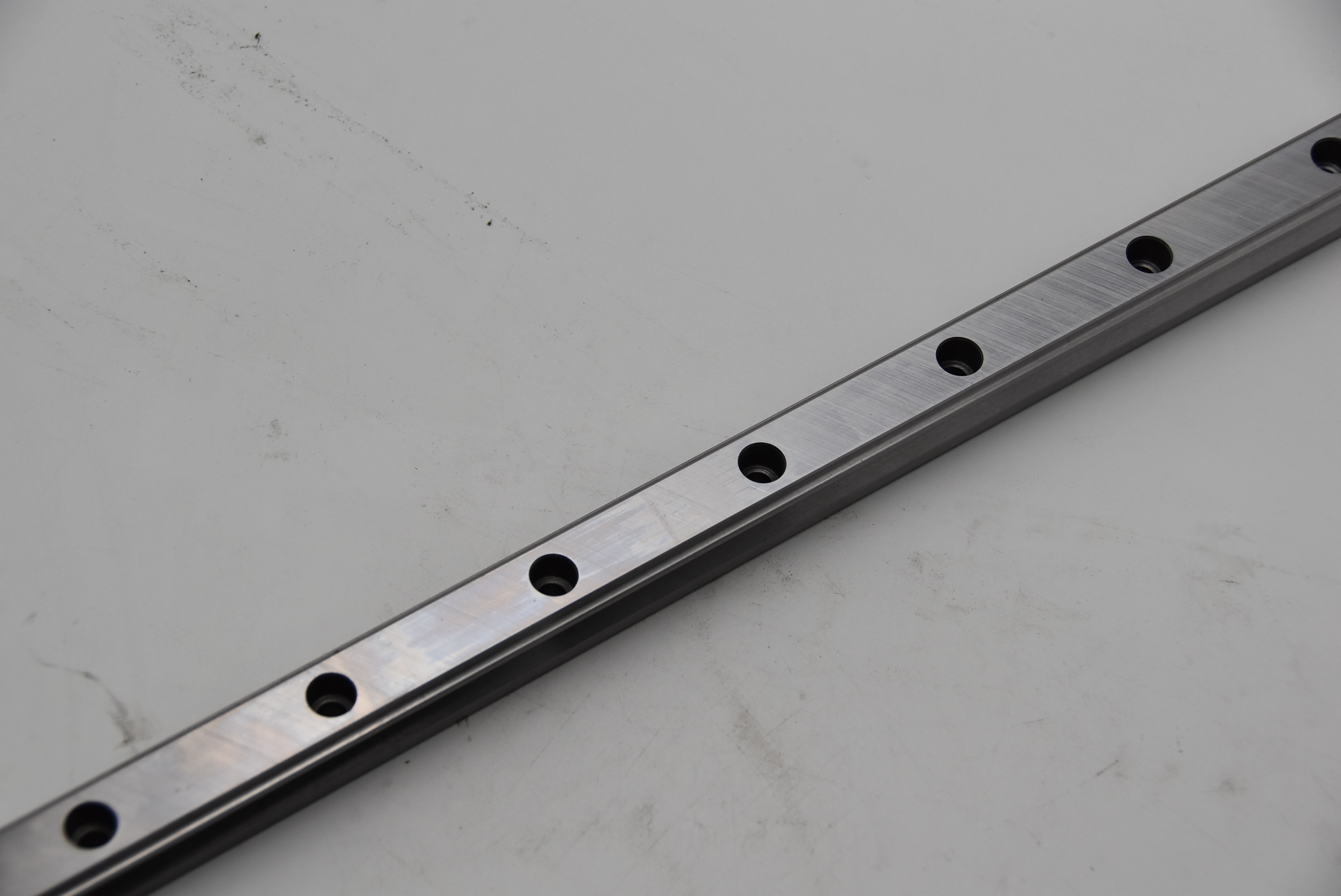 Horizontal Mount Heavy Duty Linear Guide Rail Quiet Ride Hiwin Hgh20