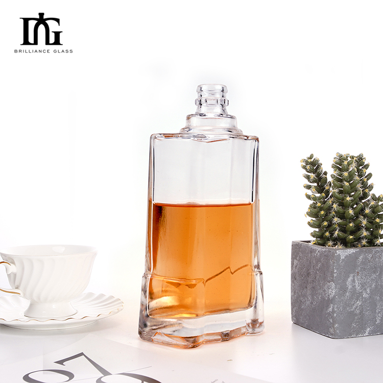 250ml/500ml/700ml/750ml Square Whisky Liquor Bottle With Cork Heavy Glass Thickness Bottom