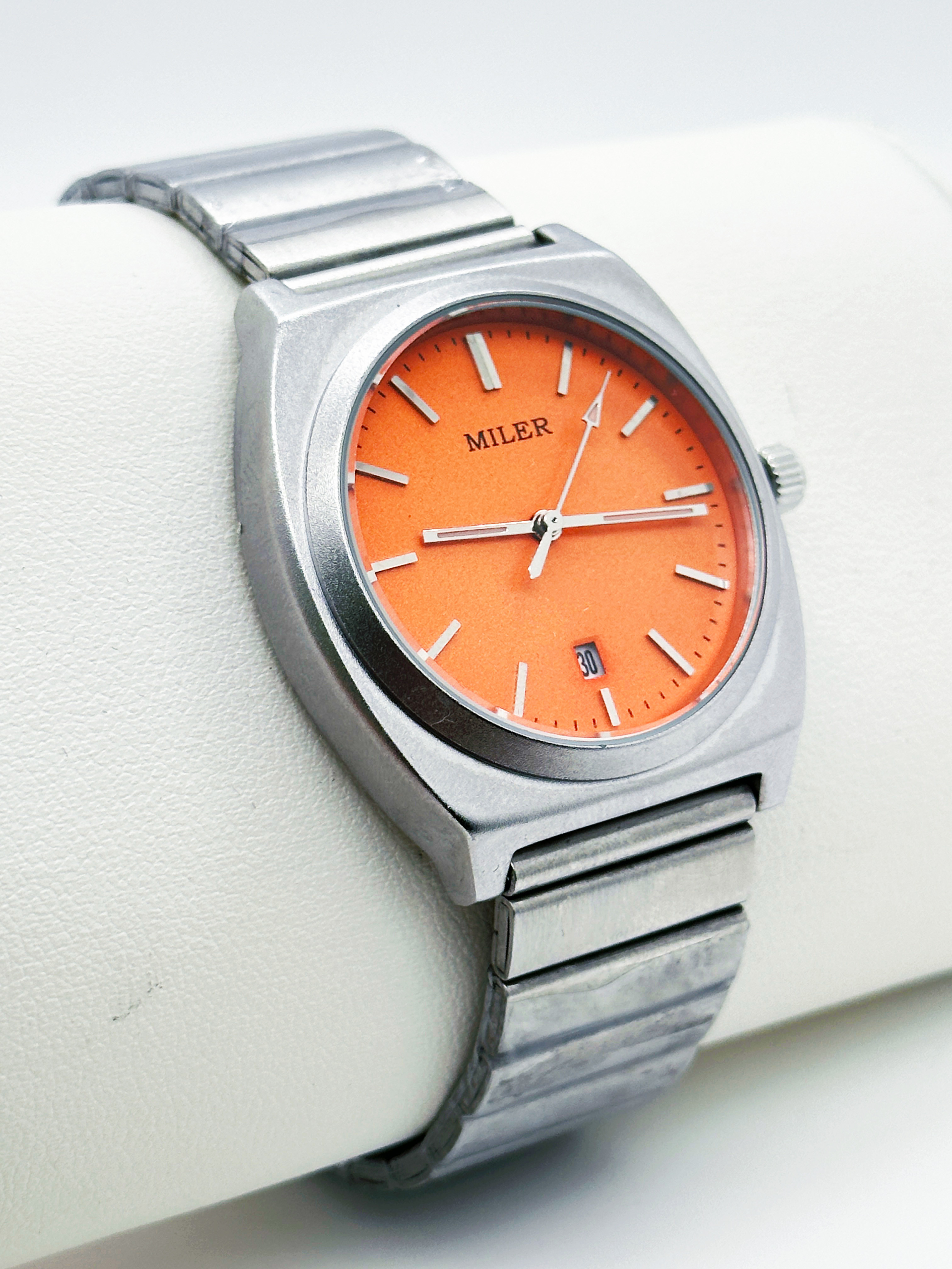 Fashion Dopamine Calendar Luxury Stainless Steel Wrist Watch For Men And Women