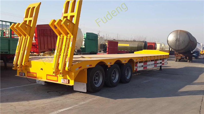 80 T Low Loader Trailer , 2 Sets Spring / Hydraulic Ladder Low Flatbed Trailer