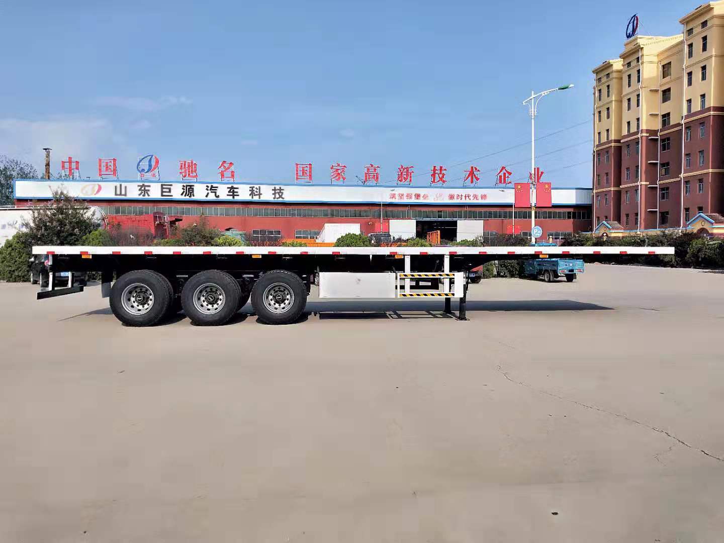 Leaf Spring Suspension 40ft/45ft Flatbed Semi Trailer for Easy Loading and Unloading