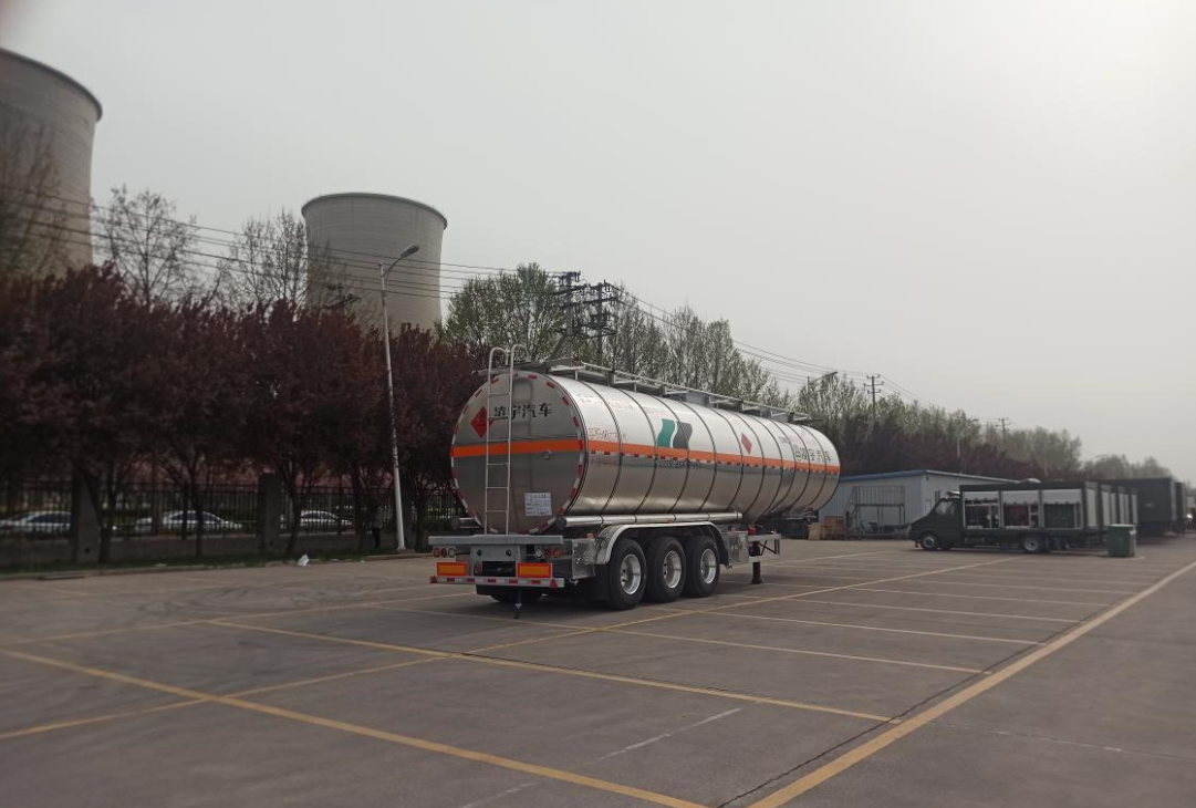 CIMC LINYU 46000L Aluminum Alloy Fuel Tanker Trailer Truck with Wheelbase 6150 1310 1310