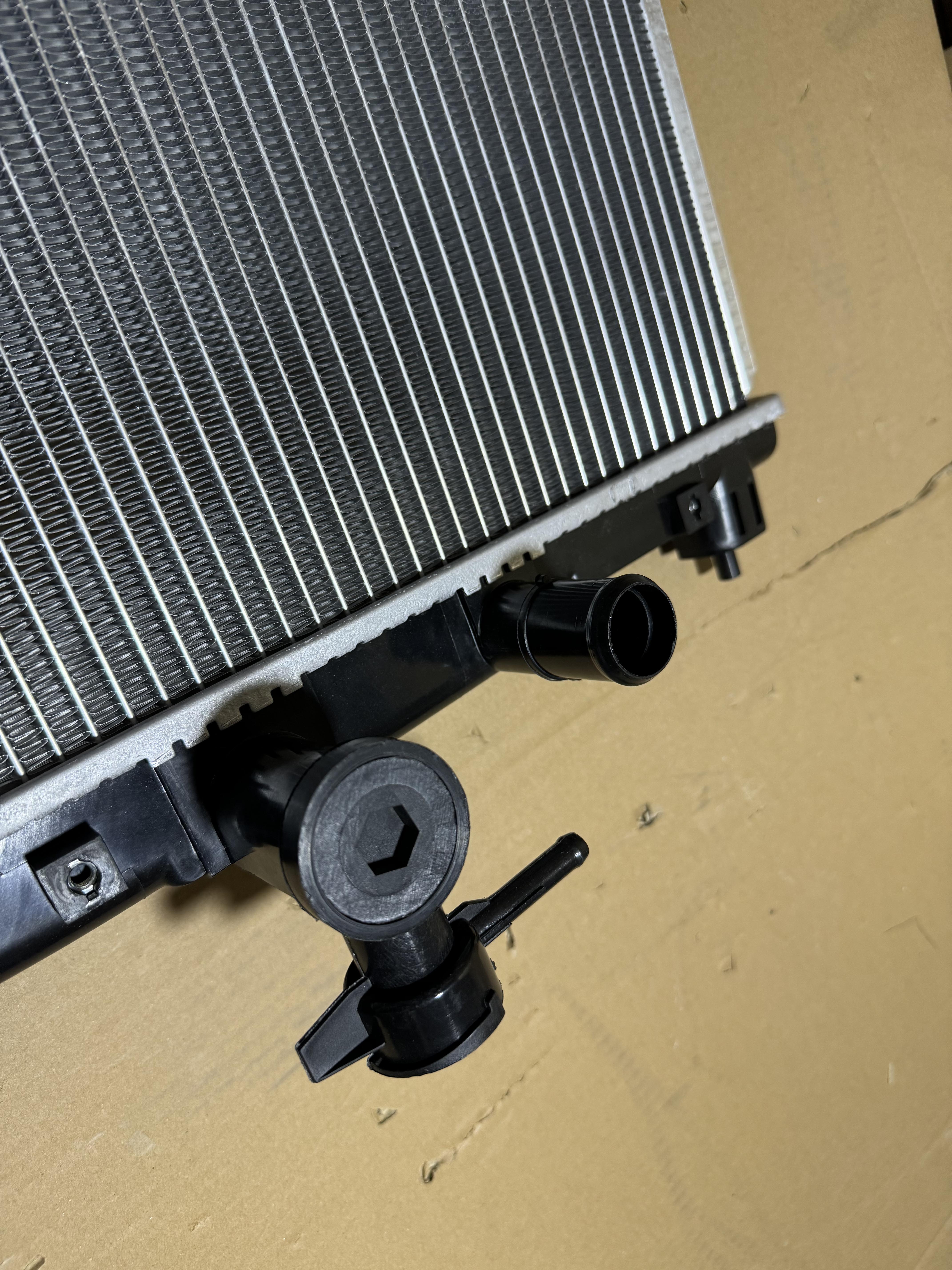 Cooling System for TOYOTA VIOS MT Aluminum Radiator Water Tank 1640002420 1640014070