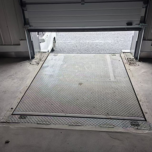 Safety Heavy Duty Loading Dock Leveler Anti Slip For Manufacturing Plant Loading Areas