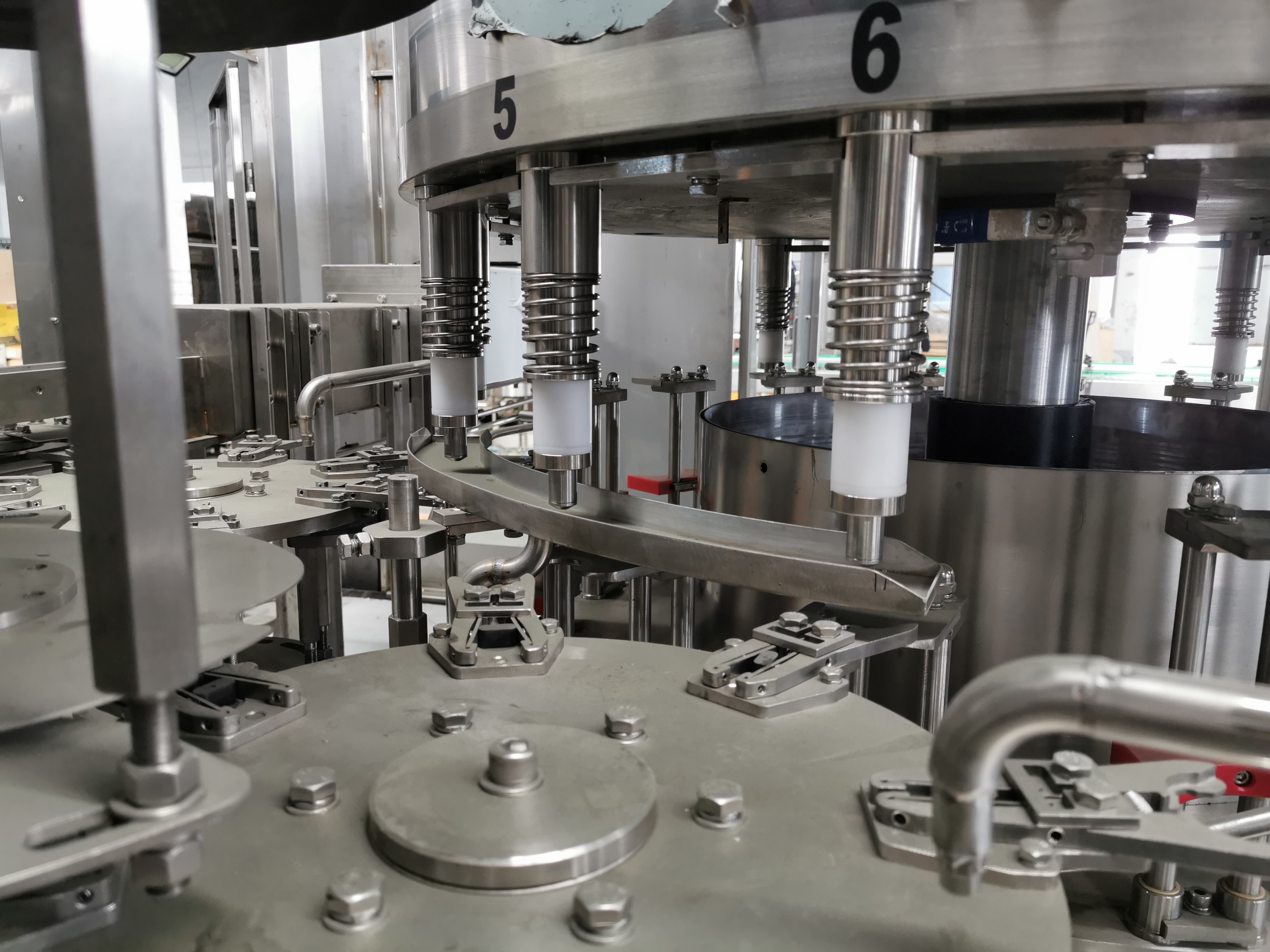 Full Automatic Bottled Sunflower Edible Oil Filling Machine , Edible Oil Filling Line
