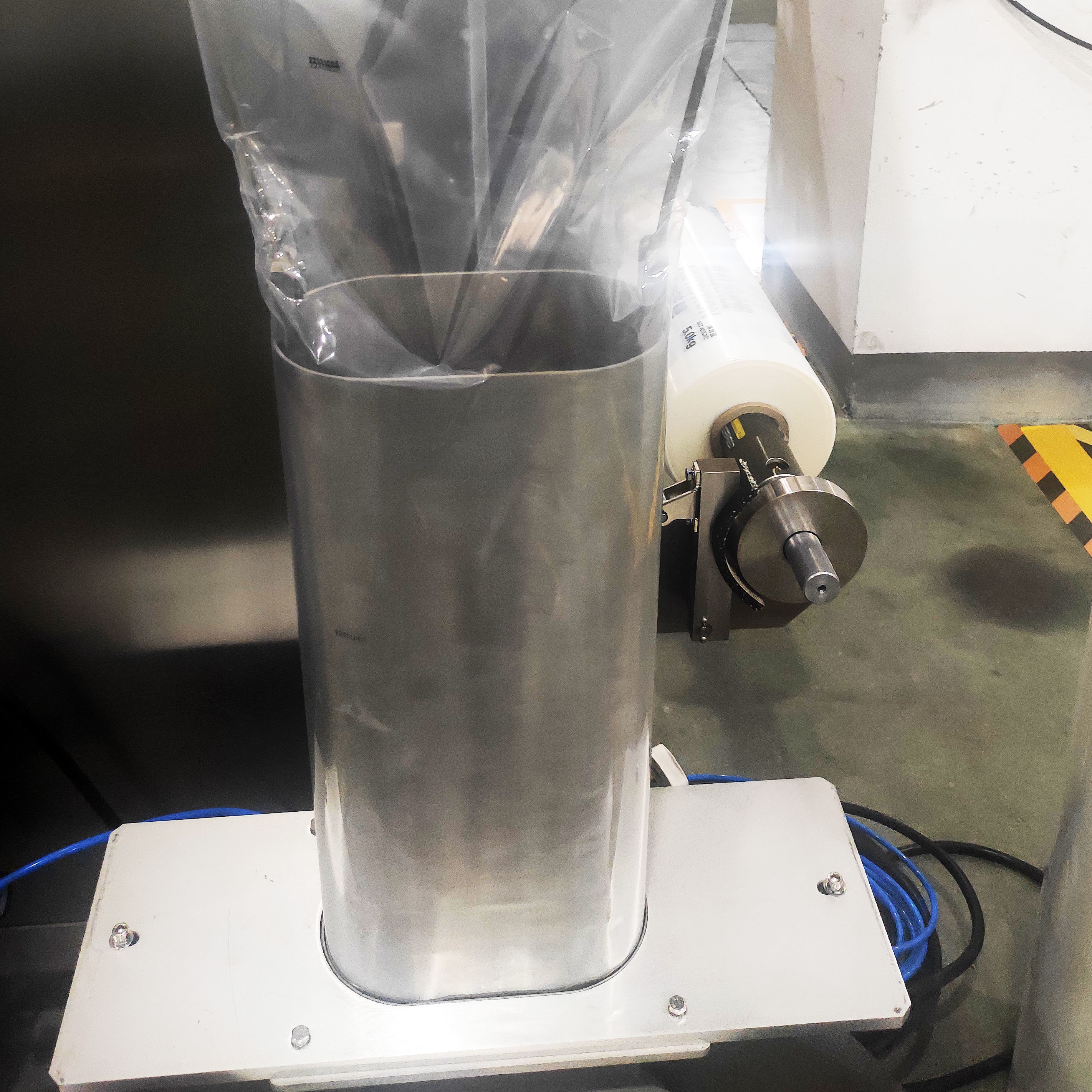 Automatic Plastic Vertical Packing Machine 3kw Nut Biscuit Pouch Packing Machine