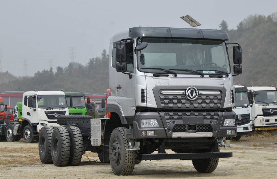 Flip Back Dongfeng 220hp 6X4 4.5m Dump Truck for Heavy Duty Construction Projects