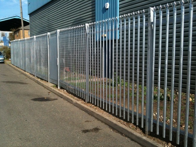 D Section Steel Palisade Fencing , RAL9016 4ft Palisade Fencing