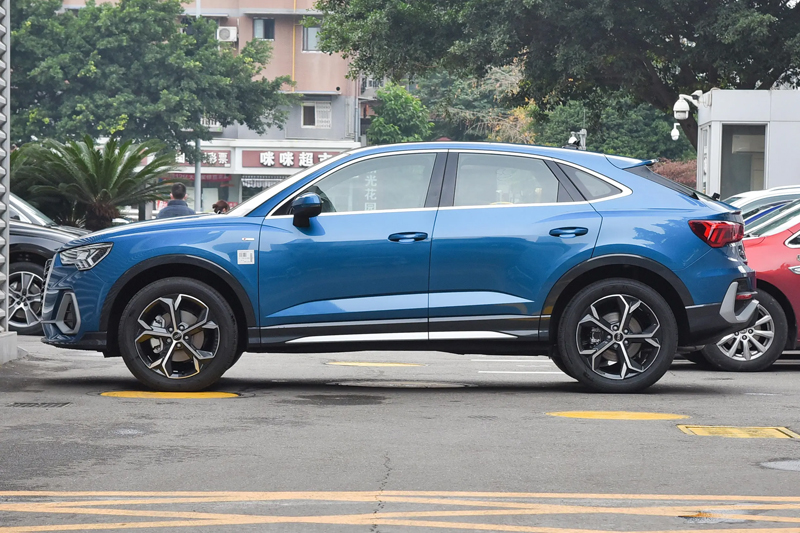 Q3 Sportback 2024 2023 35 40 45 TFSI RS 5 Seats Compact SUV 200km/h 1.5 2.0 T Gasoline Petrol Car for Audi LED Headlight