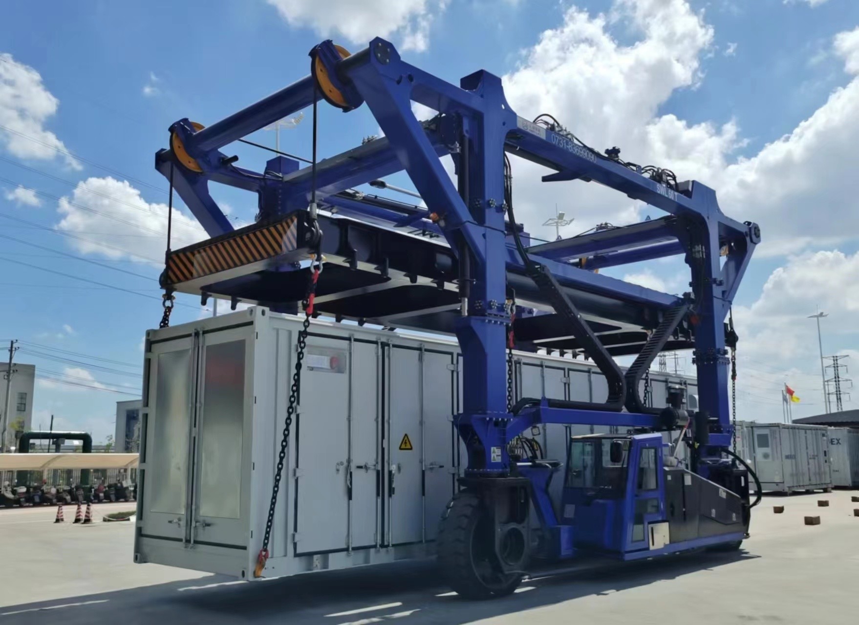 Straddle Carrier 35t