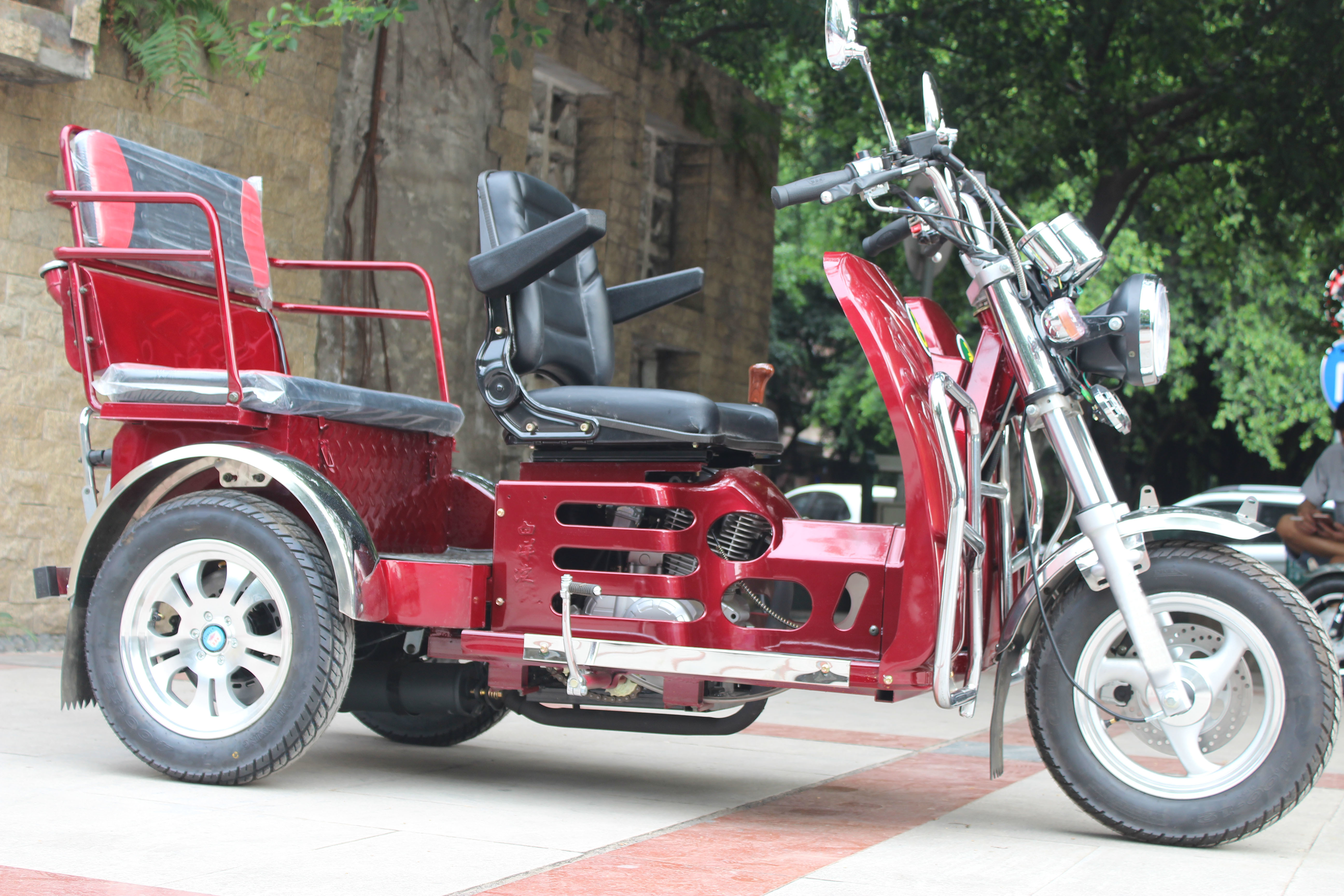 3 wheel motorized tricycle handicapped tricycles gasoline motor tricycle for adult