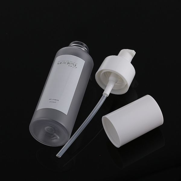 8 Oz Fine Mist Spray Bottle , Refillable Cosmetic Spray Pump Bottle