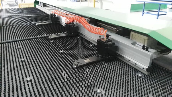 Plate CNC Punching Machine Tools Hydraulic Press Brake O Type