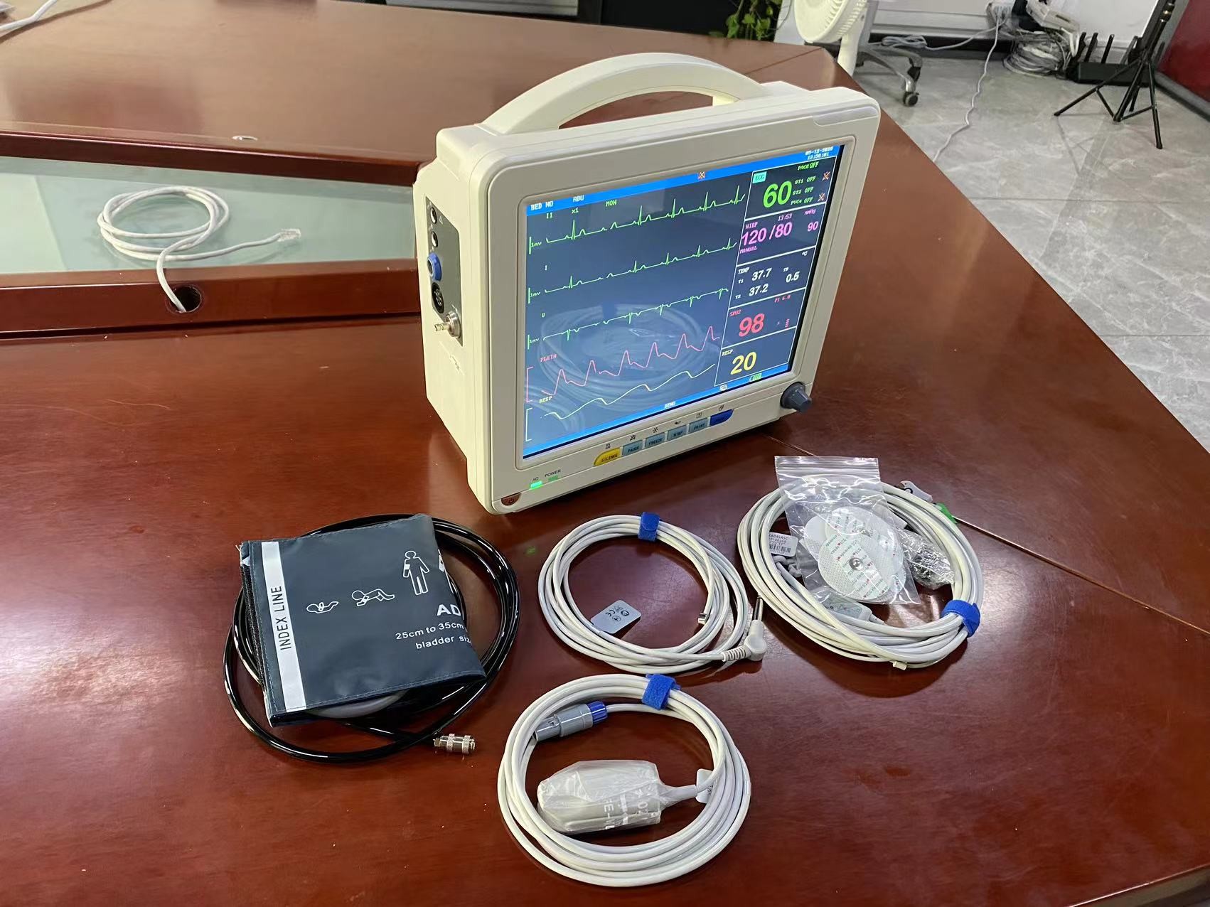 High Accuracy Portable Multi Parameter Patient Monitor With 12.1 Inch TFT LCD Screen