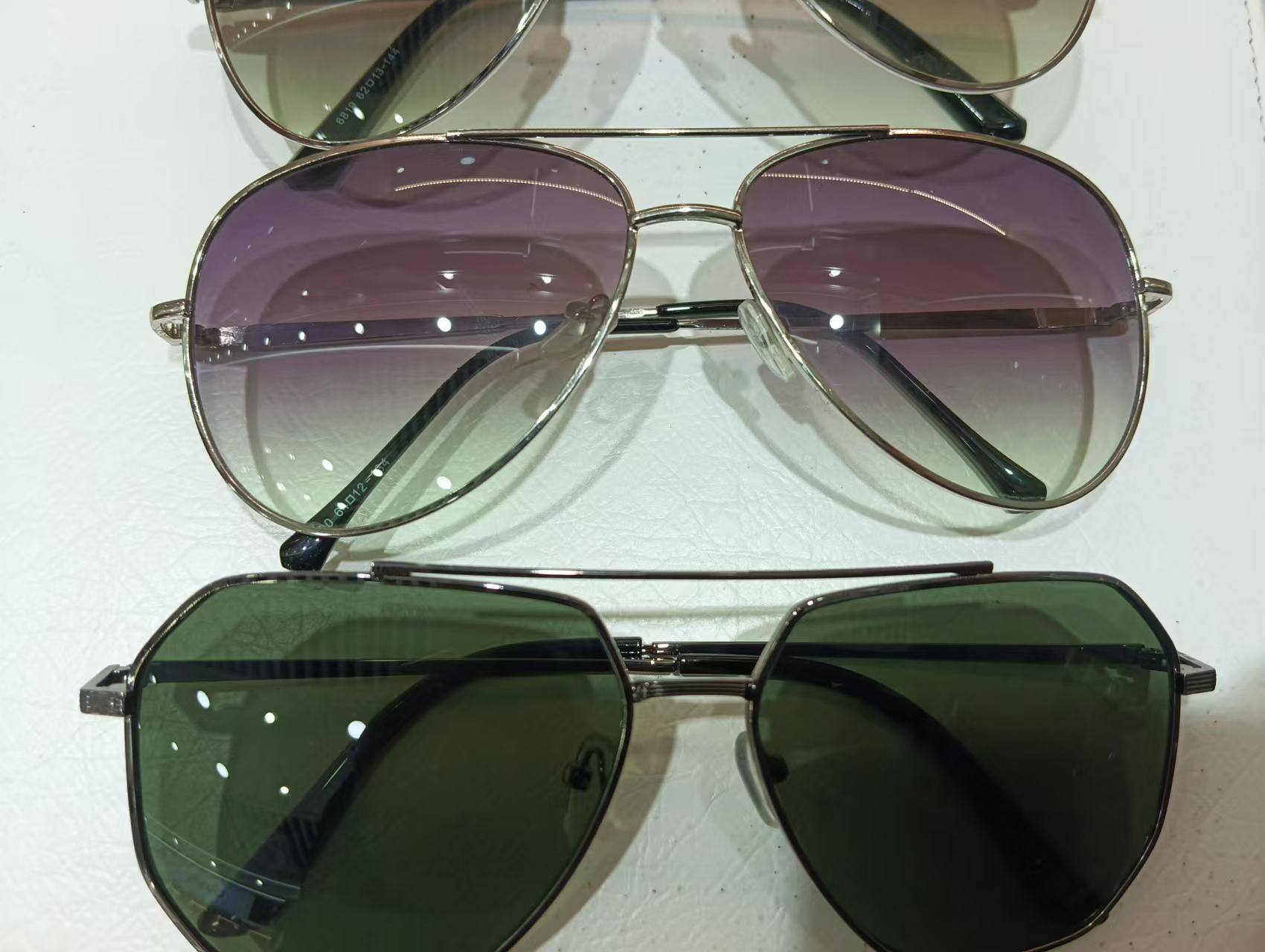 Fashionable trendsetters outdoor sunglasses outdoor sports shopping paired with trendy beautiful decorations