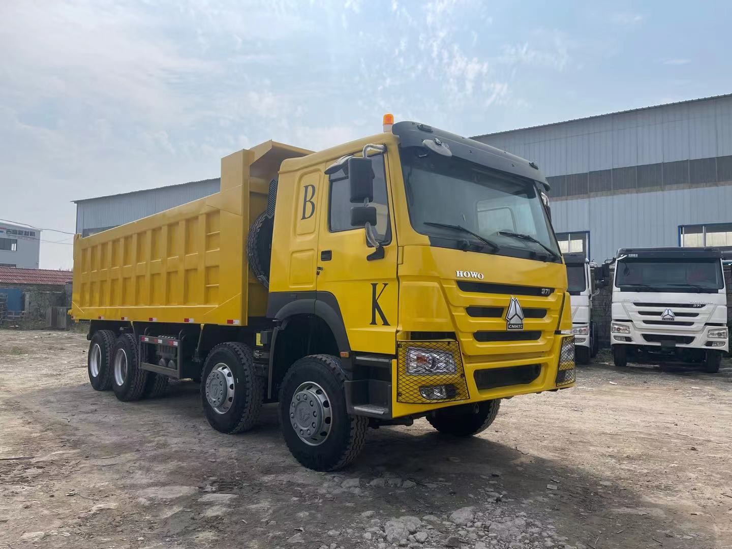 420hp Used Sinotruk Dump Truck Red Color Manual Transmission construction companies