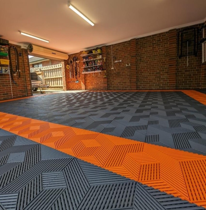 Eco-friendly interlocking plastic pvc garge floor tiles Hollow drainage floor mats