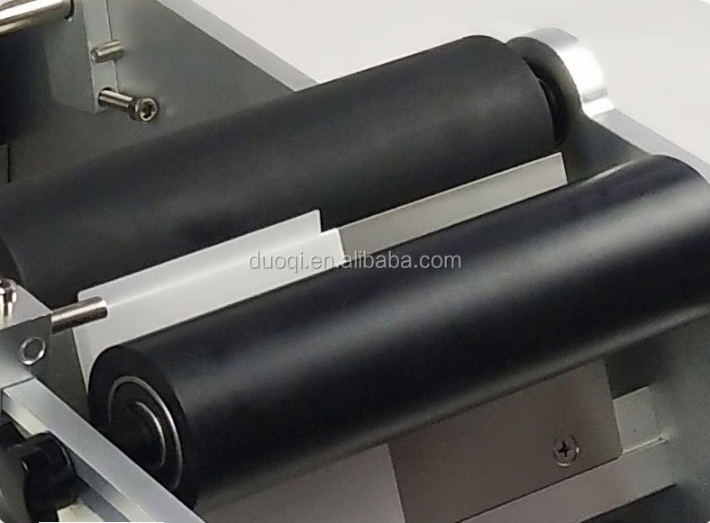 Round Bottle Adhesive Sticker Labeling Machine Custom For Beverage And Food