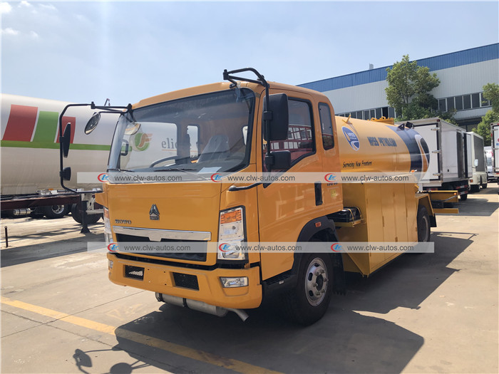 Sinotruk HOWO 8000liters 8cbm LPG Bobtail Truck 3ton 4ton Road Tanker LPG Gas Delivery Truck