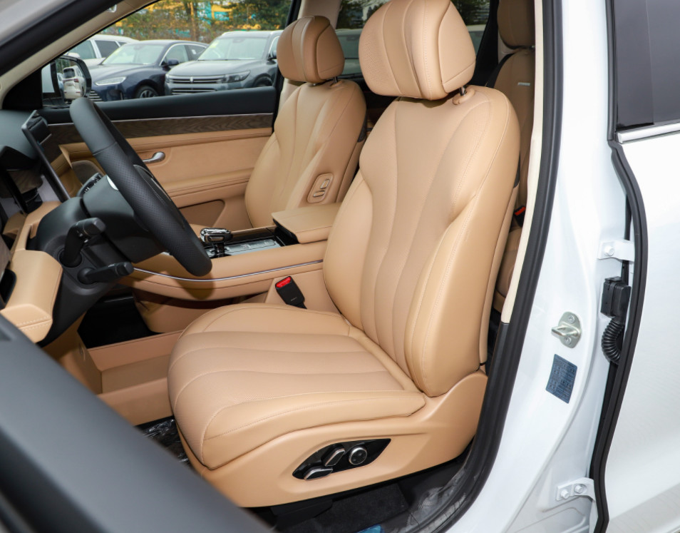 Seres Aito M7 2022 1.5T Extended Range 4WD Deluxe Edition 5 Door 6 Seats Suv