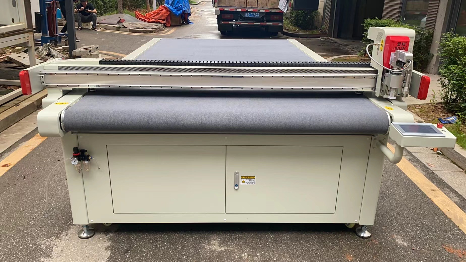 2500 x 1600 mm Gasket Cutting Machine With Oscillating Knife Blade And Punch For Shoe Manufacturing