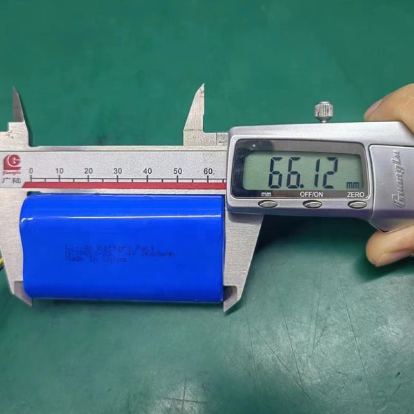 Factory 18650 Size 7.4V 2600mAh Capacity Li-ion Battery Pack with PCB Protection for Toys and Power Tools
