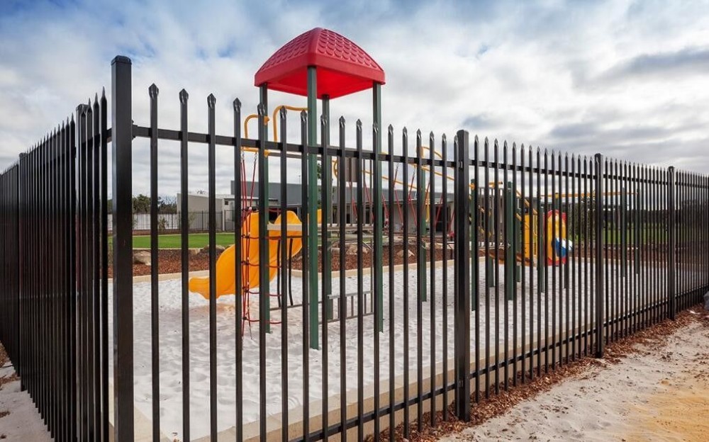 2017 Anping wholesale fence after hot dipped galvanized and PVC powder coated aluminum fence or Garrison fence for Garden