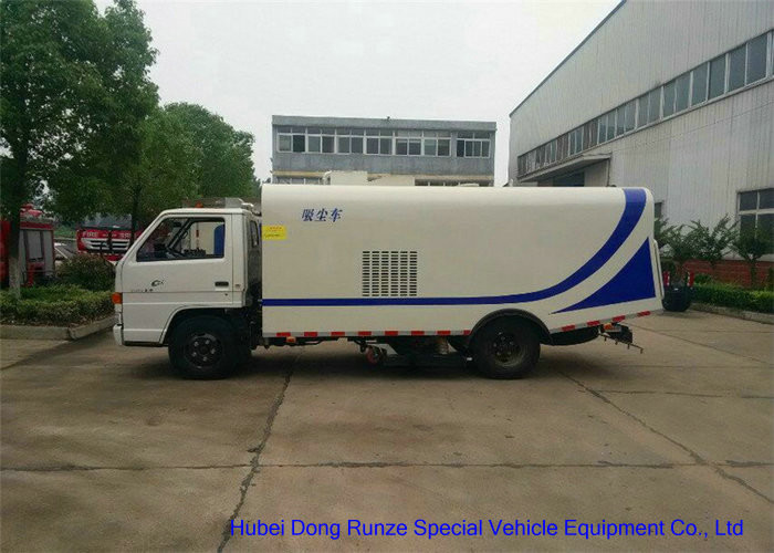 JMC 4X2 Vacuum Road Sweeper Truck , Street Cleaner Truck With High Pressure Water