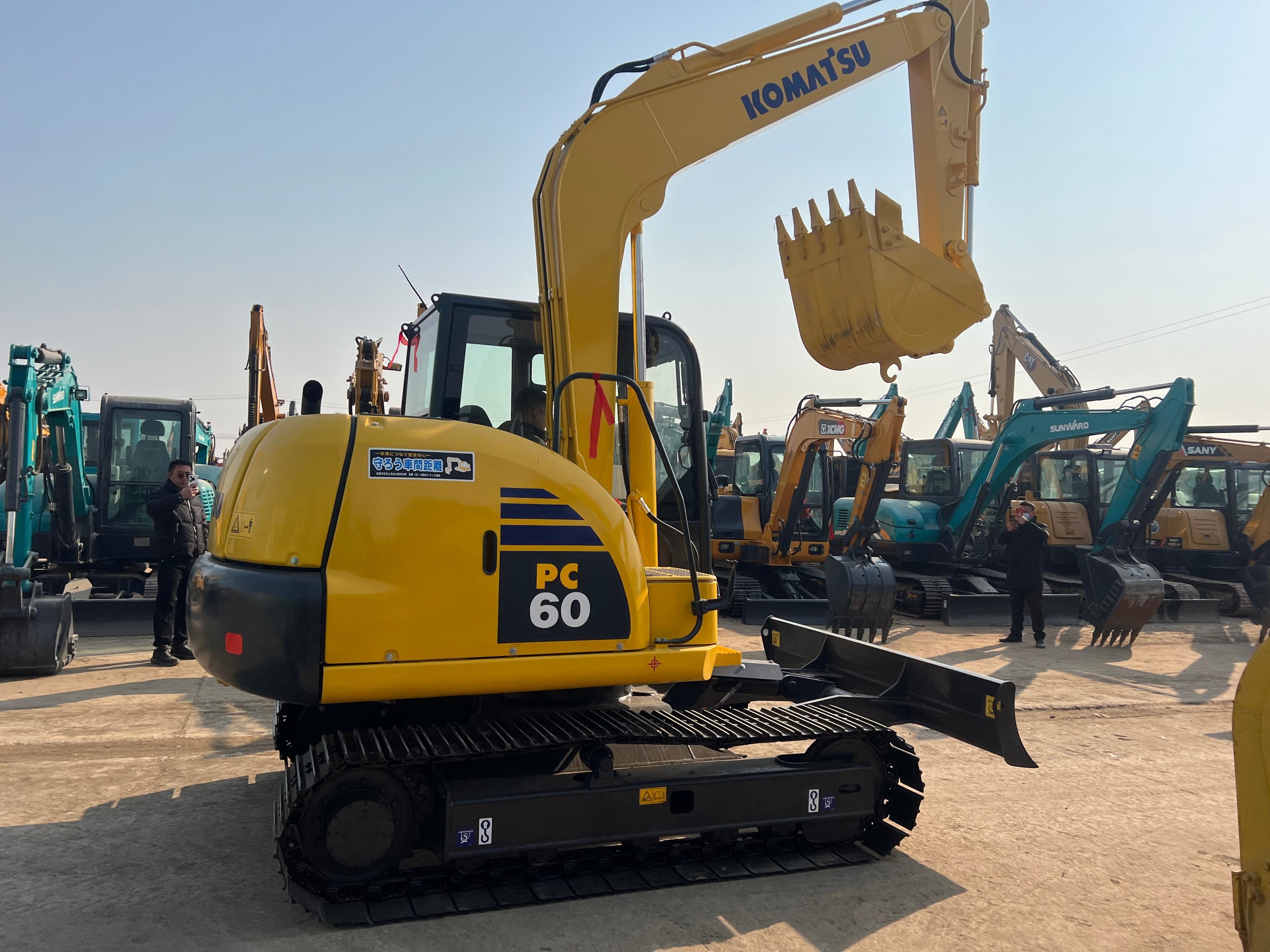 Used Komatsu PC60 Excavator 0.37m³ 6 Ton Second Hand Crawler Digger For Construction
