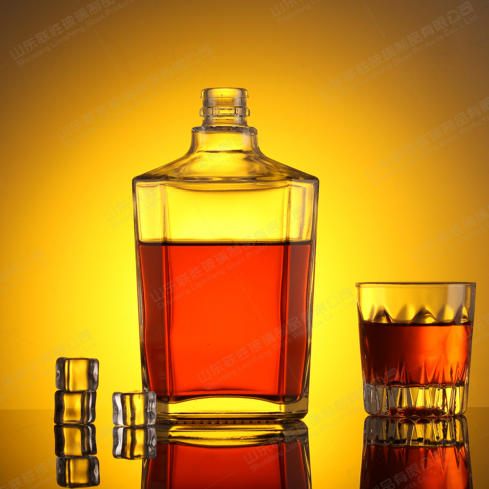 1500ml Red Wine Decanter Crafted from High Borosilicate Glass for Wine Lovers' Pleasure